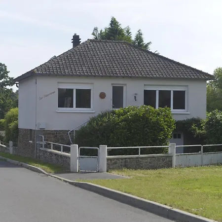 Renovated French Village Pavilion House - A For Your Next Saint-Fraimbault-sur-Pisse